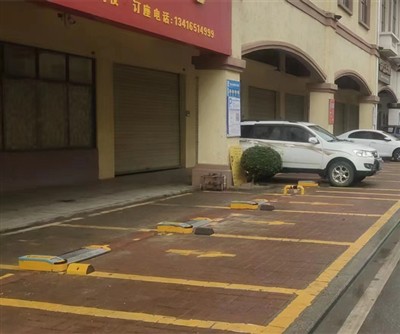 Aplicação de fechaduras de estacionamento planas no Japão